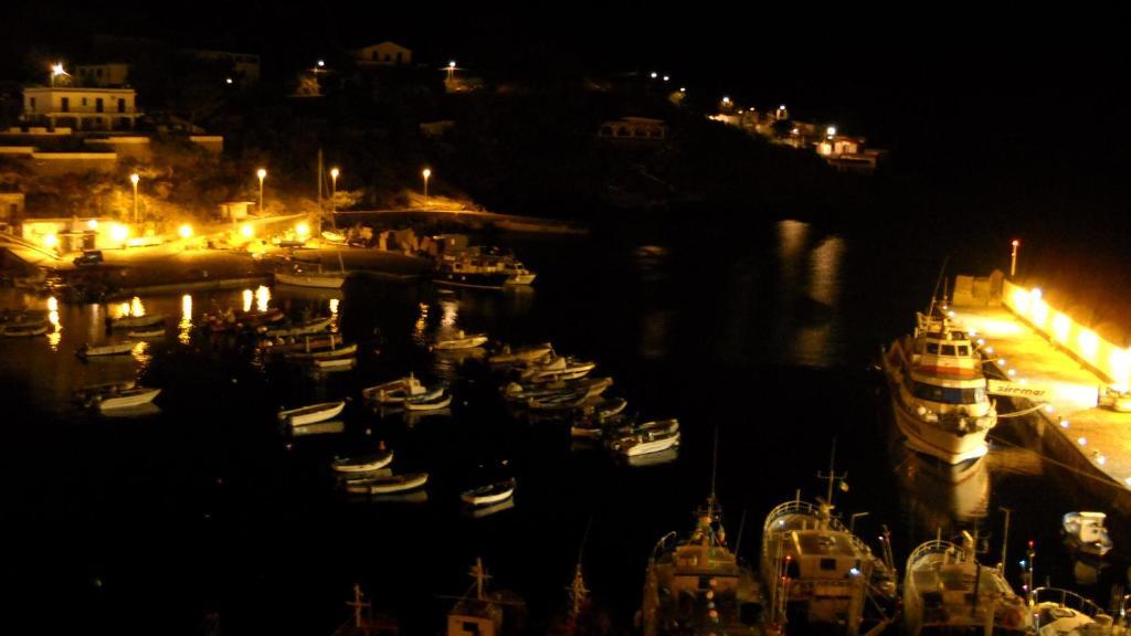 Apartamento Le Terrazze Sul Mare Isola di Ustica Exterior foto